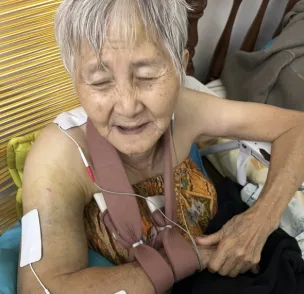 Elderly customer using Dr Kiseki at home for steadier daily mobility